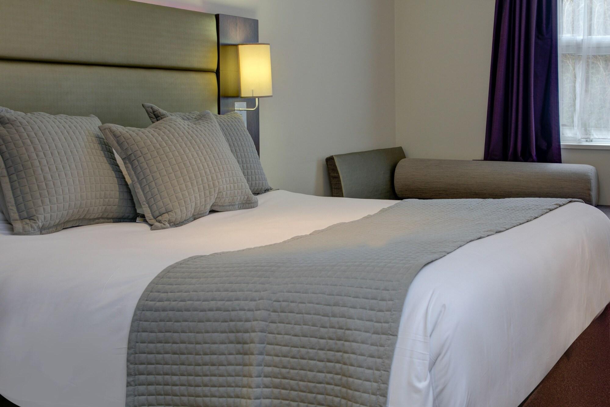Premier Inn Huddersfield West Ngoại thất bức ảnh