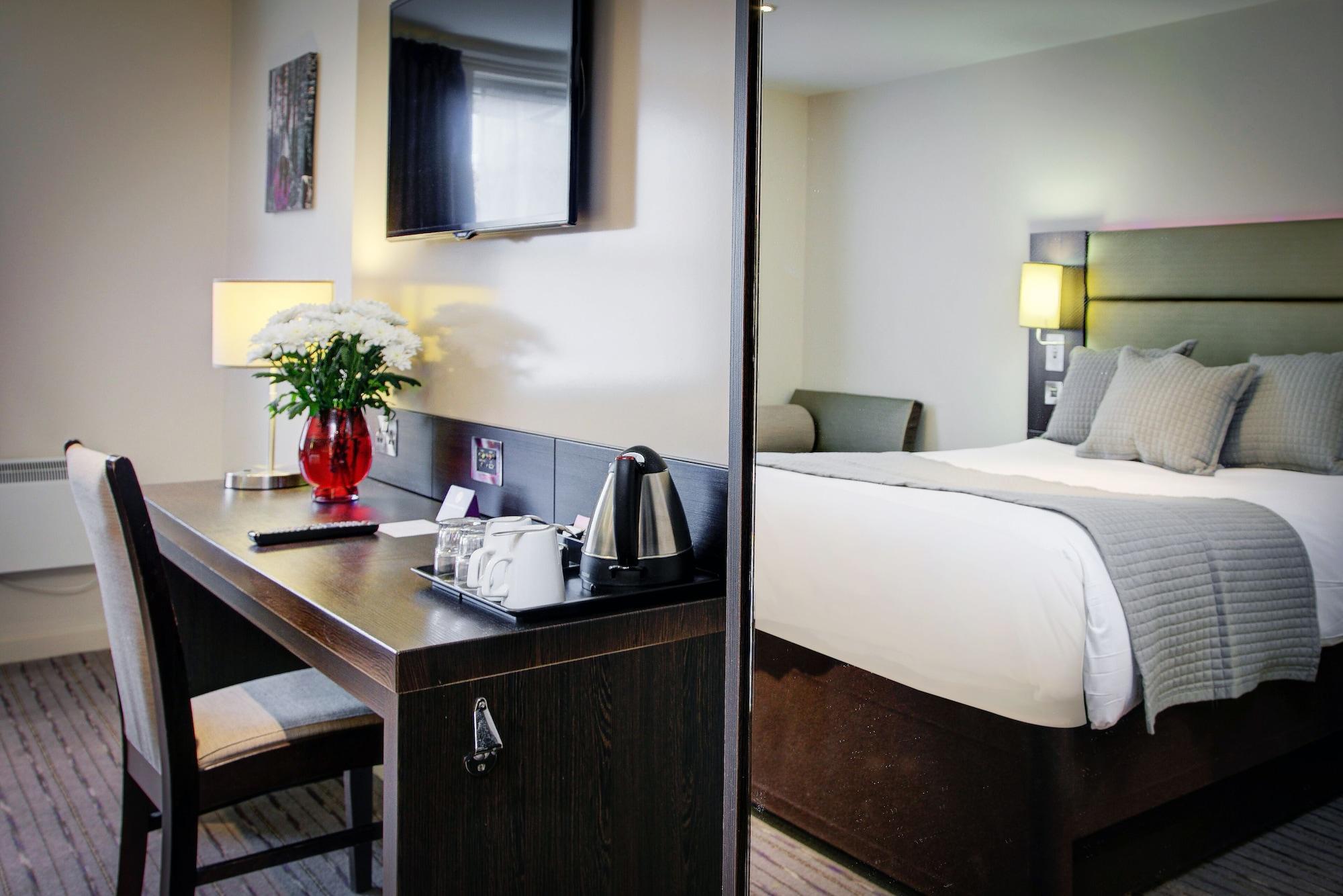 Premier Inn Huddersfield West Ngoại thất bức ảnh