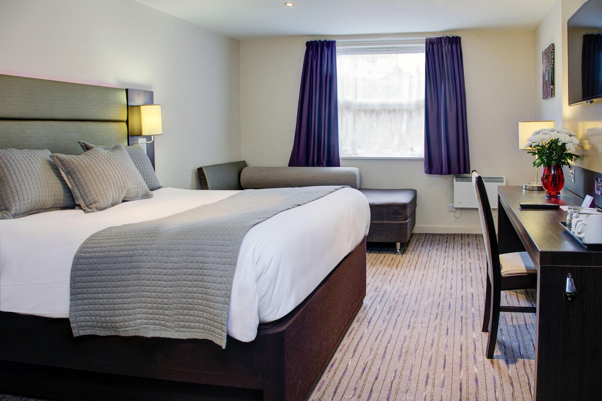 Premier Inn Huddersfield West Ngoại thất bức ảnh
