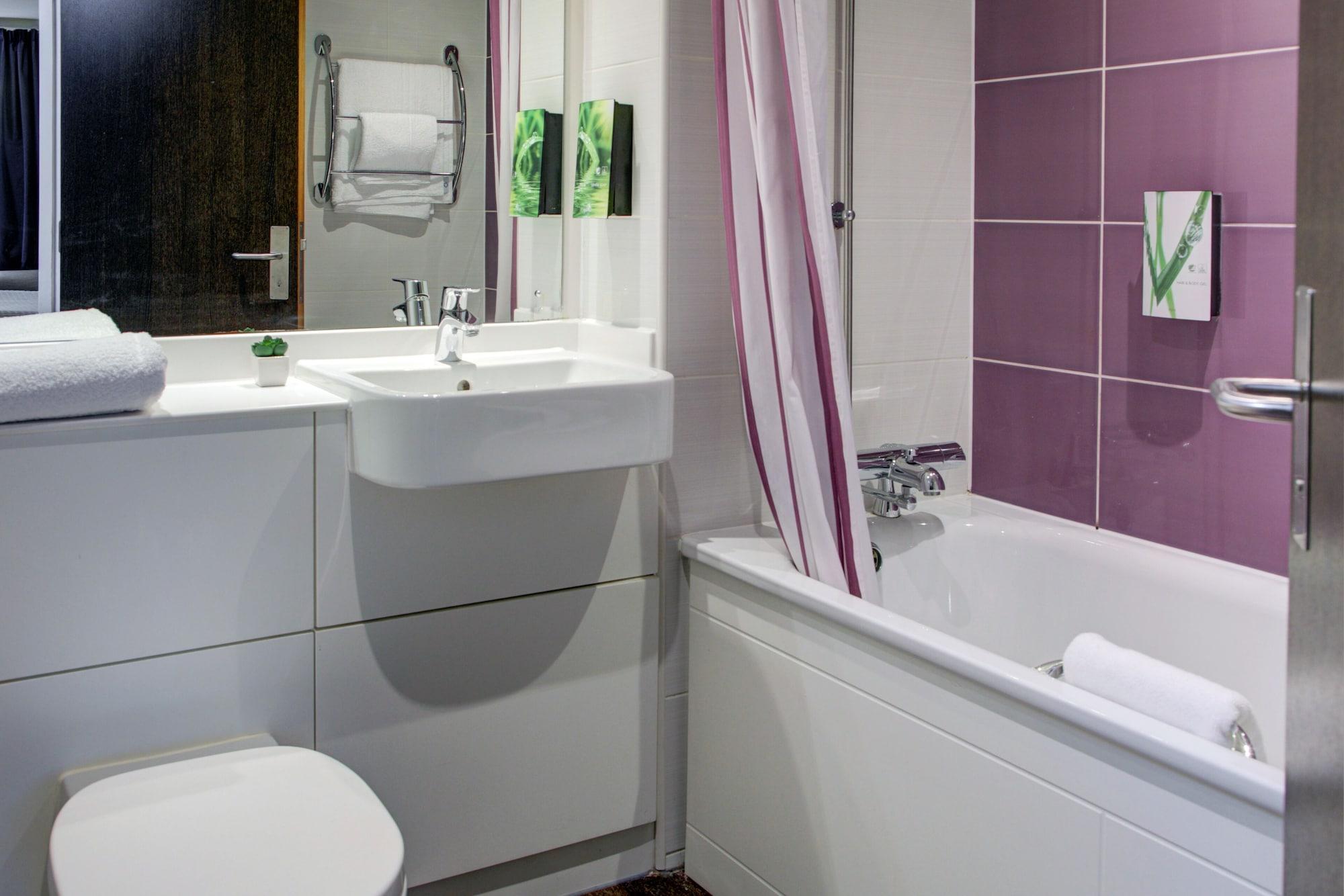 Premier Inn Huddersfield West Ngoại thất bức ảnh