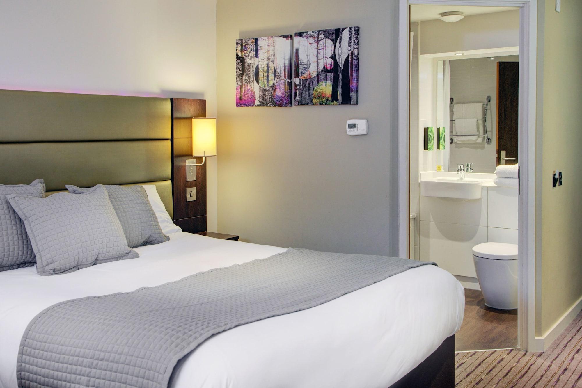 Premier Inn Huddersfield West Ngoại thất bức ảnh