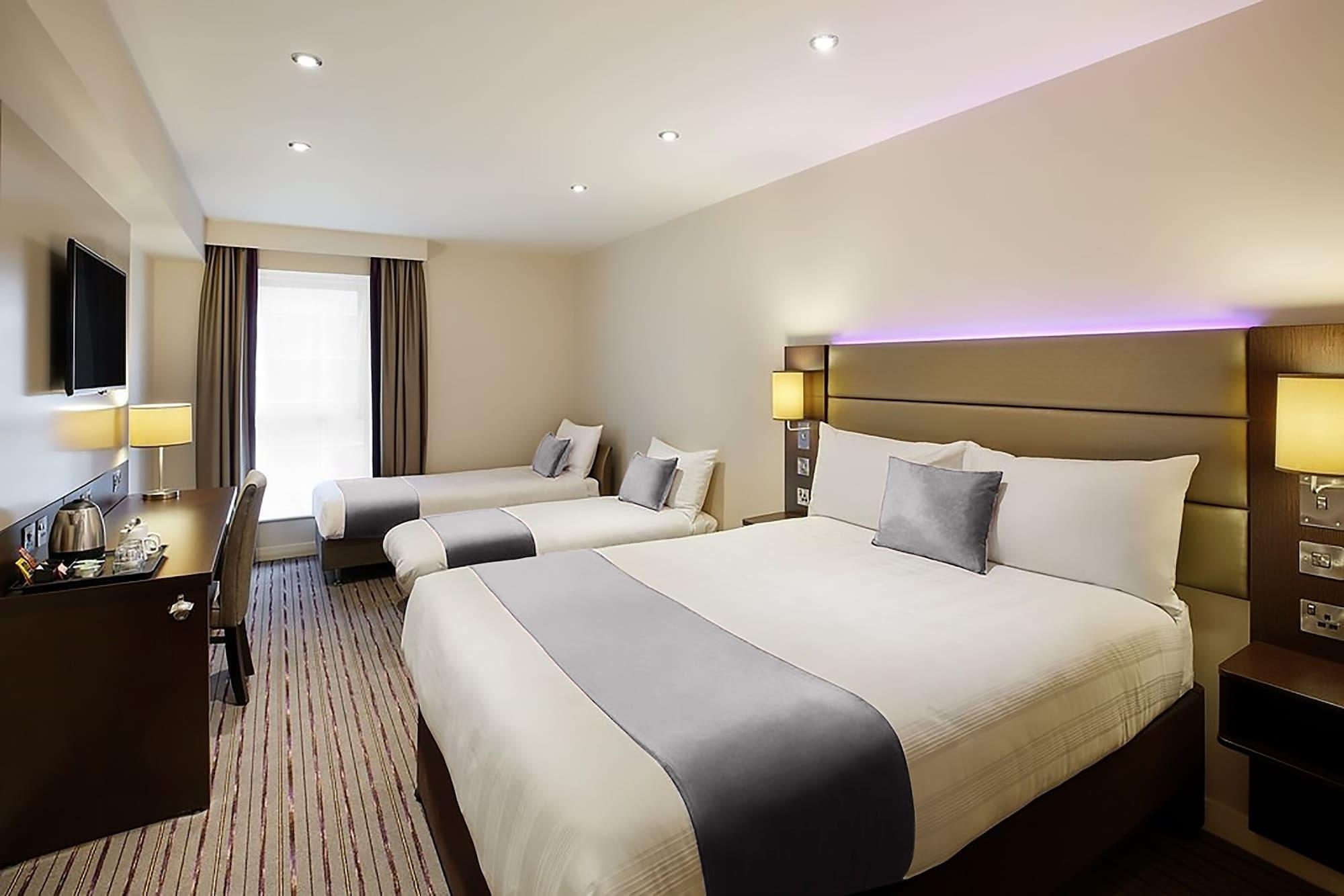 Premier Inn Huddersfield West Ngoại thất bức ảnh