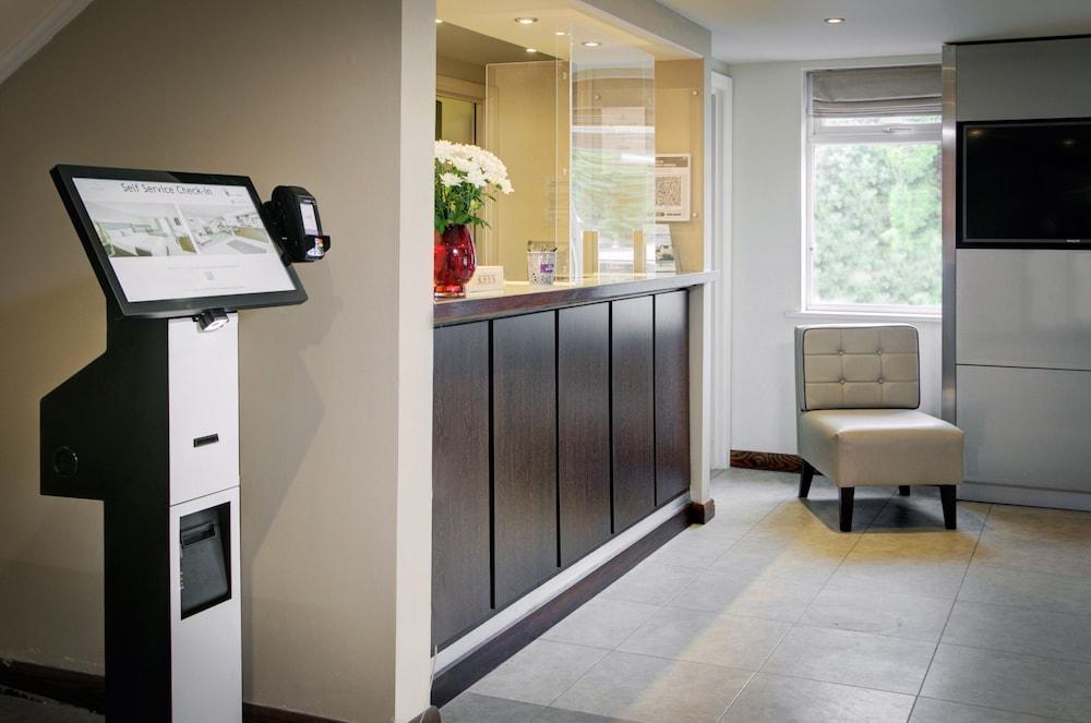 Premier Inn Huddersfield West Ngoại thất bức ảnh