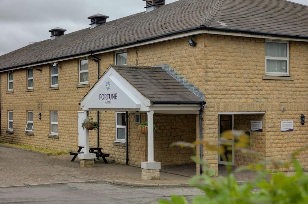 Premier Inn Huddersfield West Ngoại thất bức ảnh
