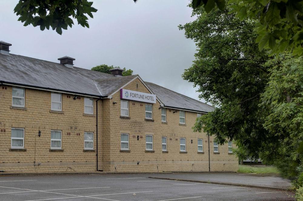Premier Inn Huddersfield West Ngoại thất bức ảnh