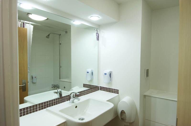 Premier Inn Huddersfield West Ngoại thất bức ảnh